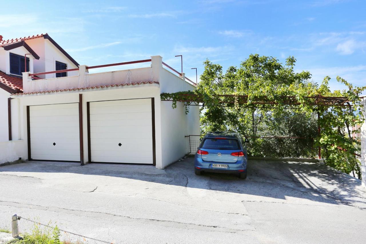 Apartment By The Sea Pisak, Omis - 1014 Pisak